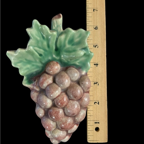 Vintage Grape Cluster Wall Pocket 3D Ceramic Grape Bunch With Leaves Grandma - Picture 5 of 7